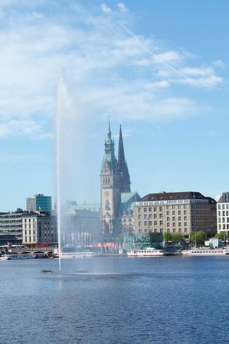 Binnenalster mit Wasserfontäne und  Hamburger Rathaus , Hamburg, Deutschland, Europa