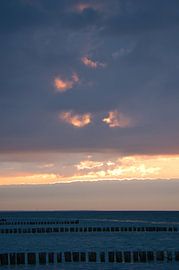 Buhne in Zingst aan de Oostzee, reikend in zee van Martin Köbsch