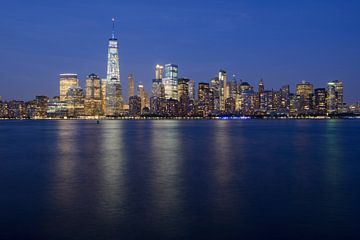 Lower Manhattan Skyline in New York in de avond