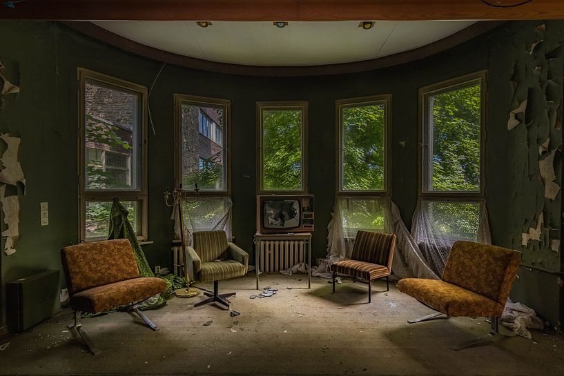 What's on TV tonight? by Jan van de Riet