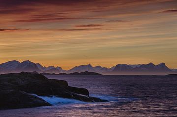 Lever de soleil à Svolvaer, sur les îles Lofoten sur Eddie Smit