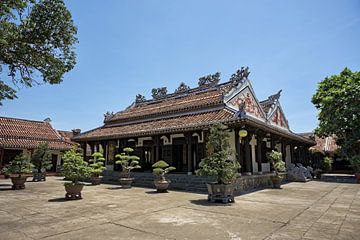 Sacred elegance of the Chùa Chúc Thánh temple by Frank Photos