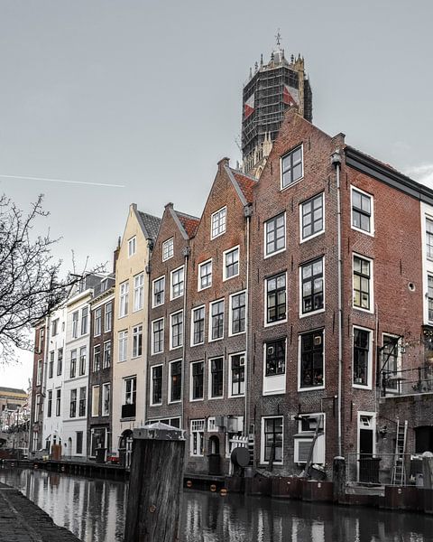 Grachtenpanden en domtoren in Utrecht von Kim de Been