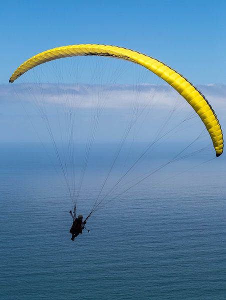 Parapente over de Atlantische Oceaan von Peter Leenen
