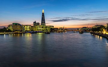 Le Skyline de la ville de Londres sur la Tamise