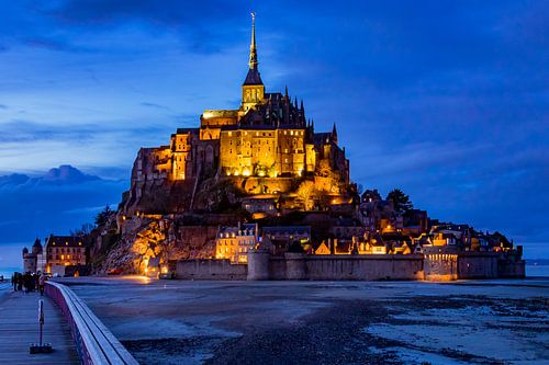 Mont saint-michel gedurende het blauwe uurtje