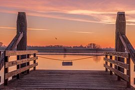 Sonnenaufgang an der gestauten Maas von Tonny Verhulst