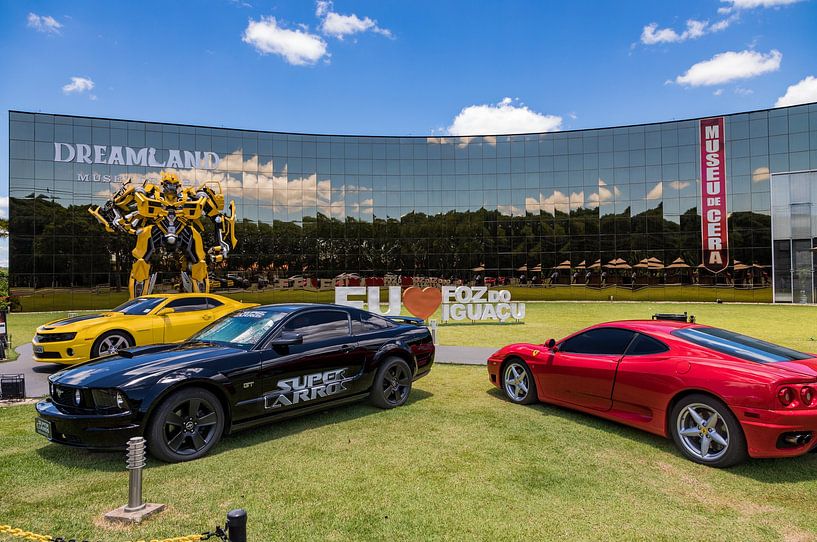 Bumblebee Transformer vor dem Wachsmuseum &quot;Dreamland&quot; in Foz do Iguacu, Brasilien von Jan Schneckenhaus