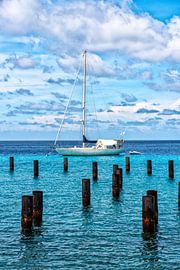 Sailing yacht at anchor on Bonaire by Michel Groen