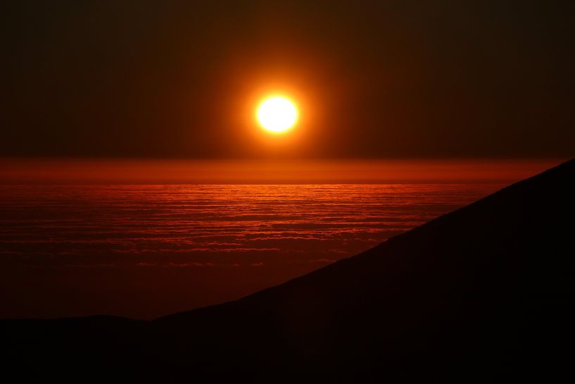 Sonnenuntergang über der Wolkendecke, in der Nähe des Paranal-Observatoriums, Atacama-Wüste, Chile von A. Hendriks