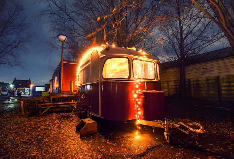 Sfeervol verlichte camper / caravan van Chi