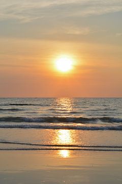 Coucher de soleil sur la plage de Koh Kood sur Minimalistic Travel Photography by.Rieneke