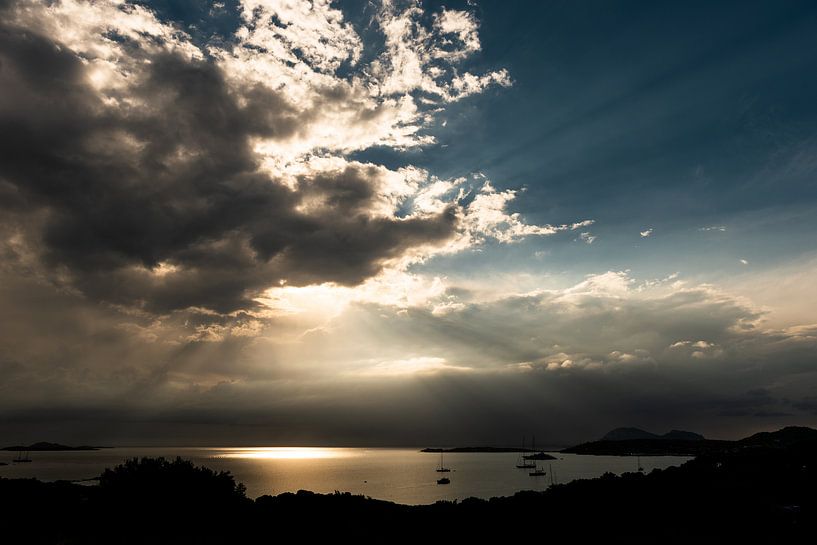 Zonsopkomst boven de Costa Smeralda - Sardinië van Damien Franscoise