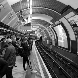 Station de métro de Londres, Piccadilly Circus, Royaume-Uni sur Roger VDB