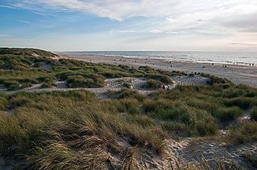 Sfeervolle zomeravond bij Henne Strand in Jutland van Silva Wischeropp