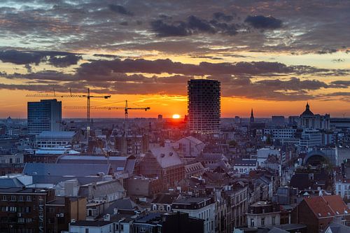 La silhouette d'Anvers au lever du soleil