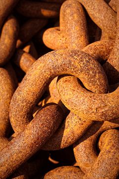 Close-up of a rusty anchor chain by gaps photography