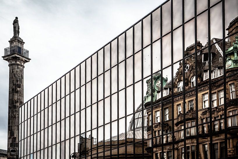 Newcastle, statue and reflection old buildings in windows by Eric van Nieuwland