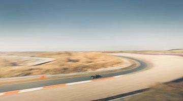 Racend door de duinen van Zandvoort -BMW M6 GT3. van Thijs Oorschot