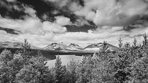 Die Sohlberg-Seen im Rondane-Nationalpark in Schwarz-Weiß, Norwegen