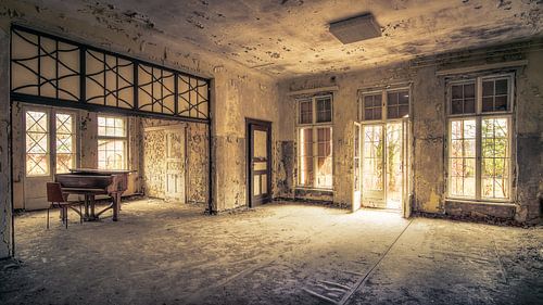 The forgotten piano by Truus Nijland