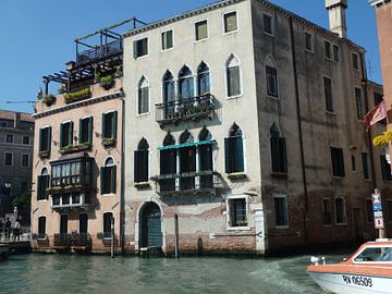 Huisjes aan het water in Venetië van Robin van Tilborg