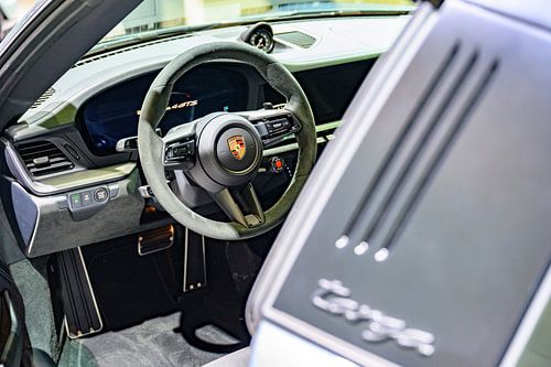 Porsche 911 Targa 4 GTS sportwagen interieur