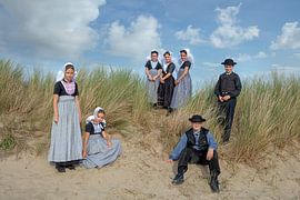 Children in Walcheren costume in the dunes by Lisette van Peenen