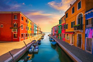 Blick auf die Insel Burano bei Sonnenuntergang. Venedig