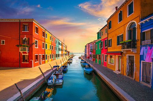 Blick auf die Insel Burano bei Sonnenuntergang. Venedig