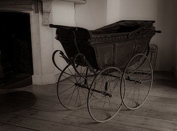 Alter Kinderwagen von John Brugman