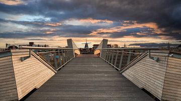 De Diekloper In Delfzijl met zicht op de molen Adam van R Smallenbroek