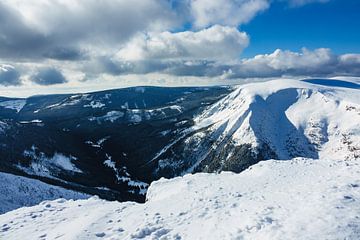 Blick von der Schneekoppe im Riesengebirge in Tschechien von Rico Ködder