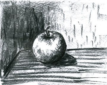 Apfel auf einem Tisch schwarz-weiße Kohlezeichnung von Karen Kaspar