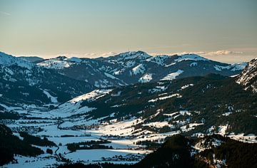 Zonsondergang over de Tannheimer vallei van Leo Schindzielorz