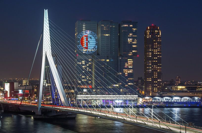 Le Pont Erasmus  à Rotterdam (Feyenoord Édition) par MS Fotografie | Marc van der Stelt