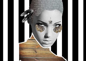 vrouw met lange wimpers en zwart witte achtergrond