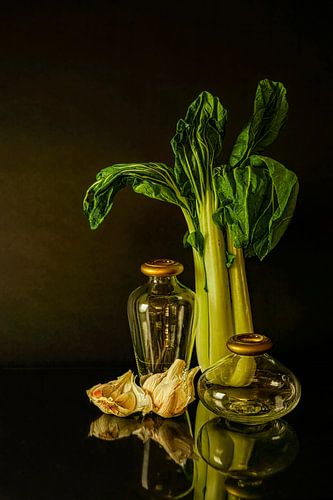 Nature morte moderne avec légumes.