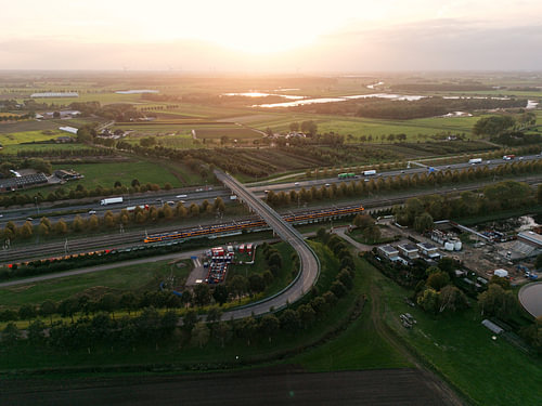 Intercity bei Sonnenuntergang, Breda