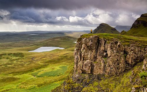 Wandelen in de groene Schotse bergen, Quiraing, Isle of Skye, Schotland