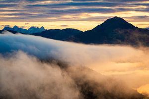 Sonnenaufgang in den Tiroler Alpen