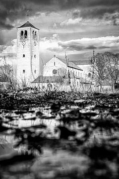 Unsere Liebe Frau von Lourdes-Kirche in Maastricht, Wasser im Vordergrund von Streets of Maastricht