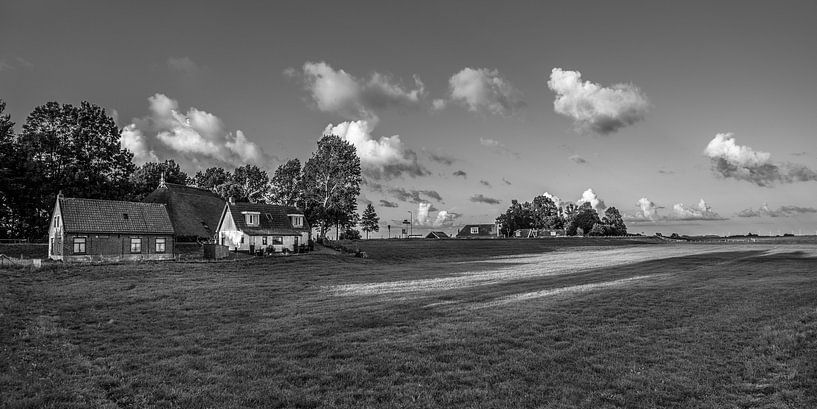 Lumière du soir sur les maisons de Laaxum en Frise par Harrie Muis