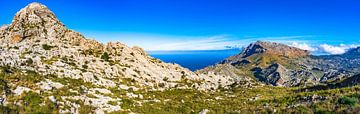 Berglandschap panorama van de Sierra de Tramuntana van Alex Winter