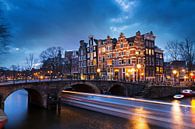 Brouwersgracht lichtstrepen  van Dennis van de Water thumbnail