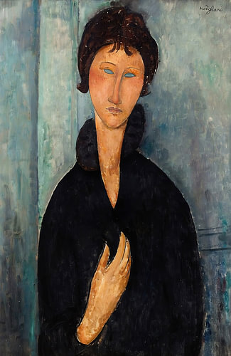 Une femme vêtue de noir profond