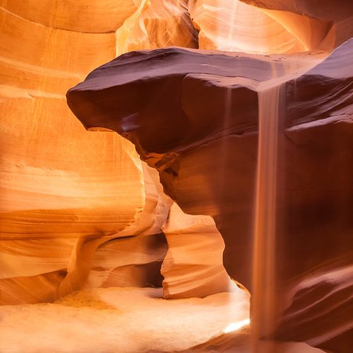 ANTELOPE CANYON Douche de sable sur Melanie Viola