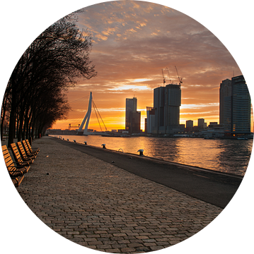 Rotterdam met zonsopkomst van Erik van 't Hof