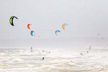 Kitesurfers by Liesbeth Vogelzang
