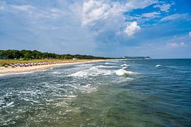 Vue de la plage de Goehren sur la mer Baltique sur Andreas Völkel